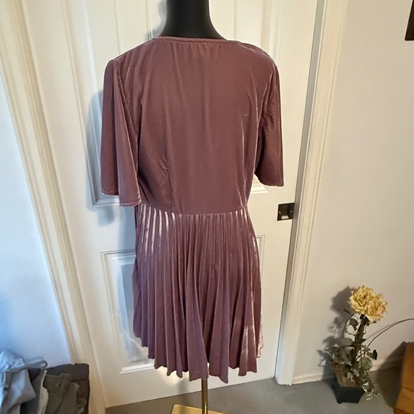 ASOS Velvet Burnout Dress Pleated Skirt Short Sleeve Mauve Ladies Size 10 - Picture 3 of 9